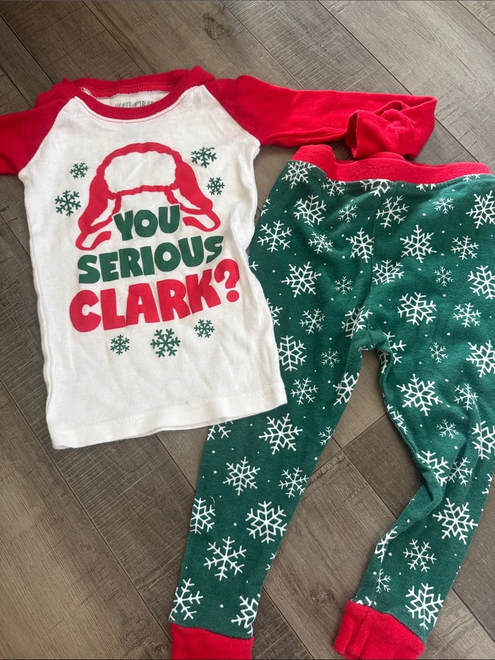 Kids Red & Green Holiday Pajama Set - Festive Snowflake Sleepwear
